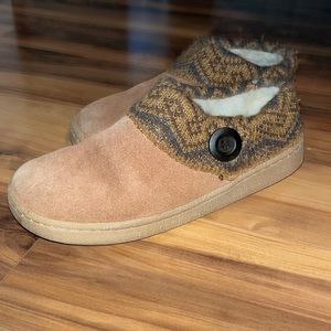Women's Clarks genuine suede brown indoor outdoor slippers